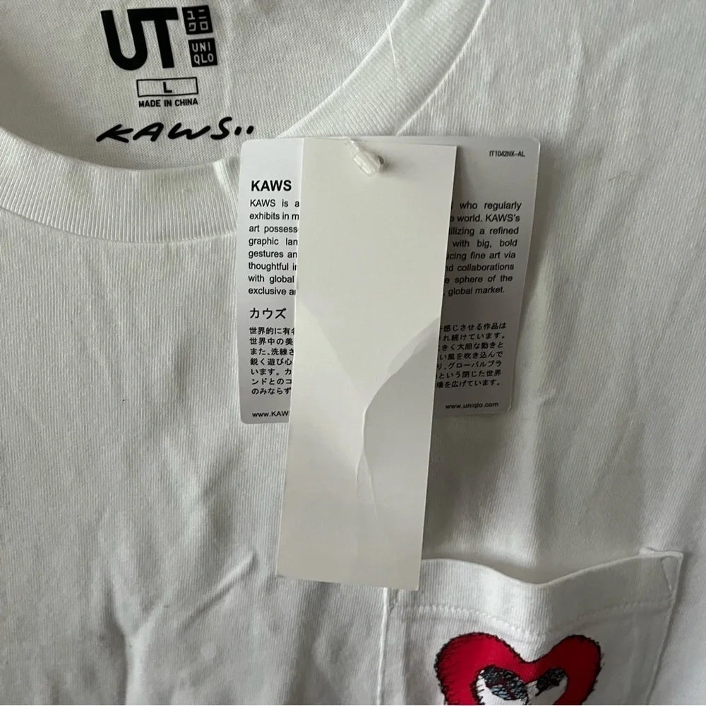 NEW KAWS x UNIQLO 2016 sz L Red Heart Pocket Tee White Short Sleeve Tshirt - Picture 5 of 7